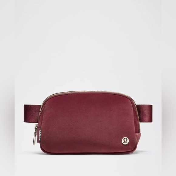 🆕💕 Lululemon Everywhere Belt Bag Velour - Wine Berry Gold - Picture 1 of 9